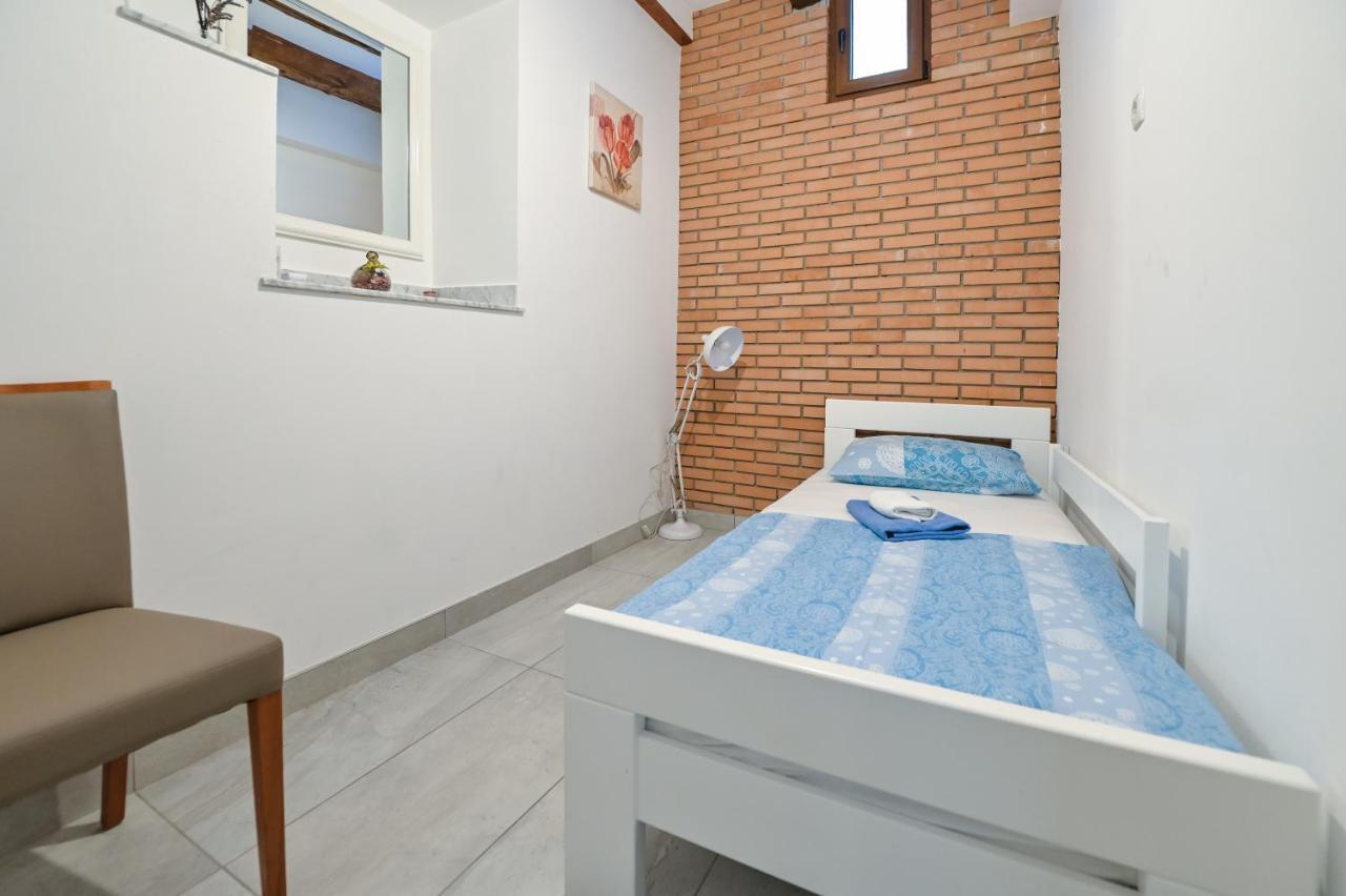 Apartments Smoky Novalja Luaran gambar