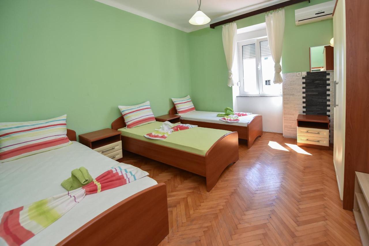 Apartments Smoky Novalja Luaran gambar