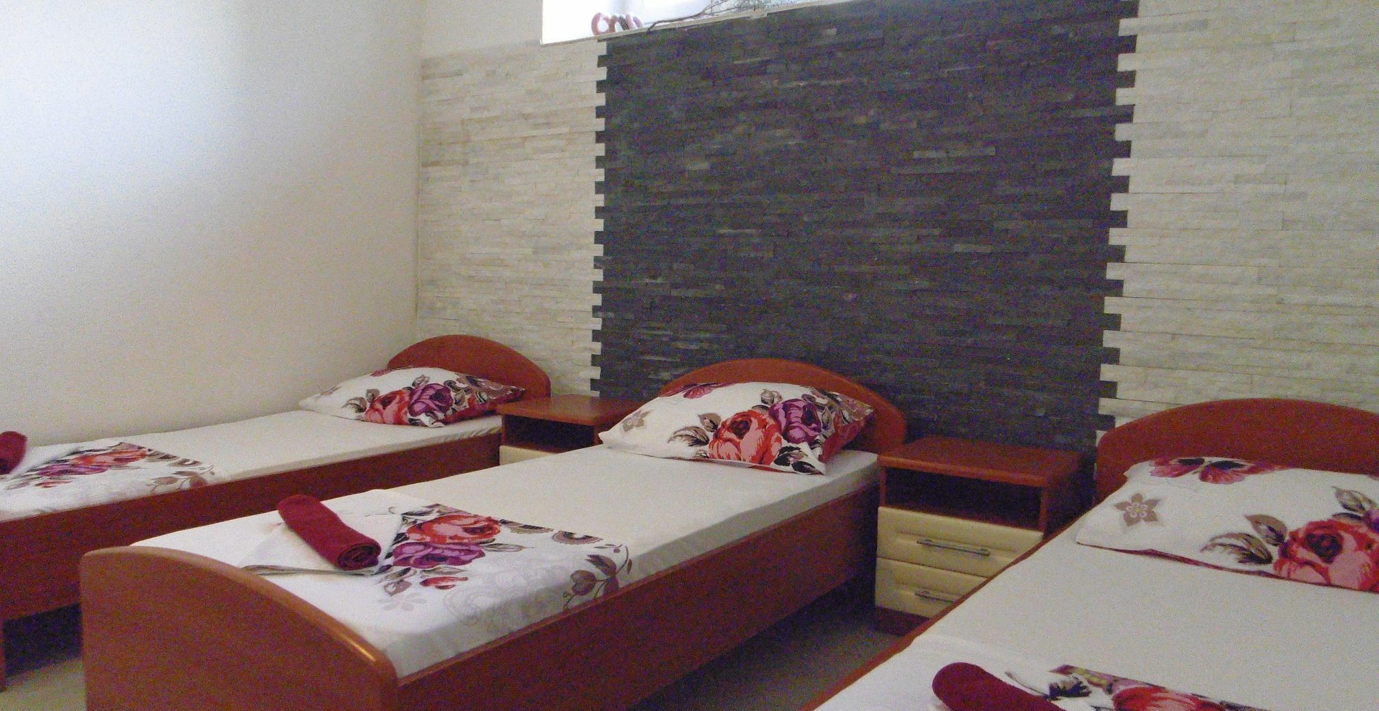 Apartments Smoky Novalja Luaran gambar